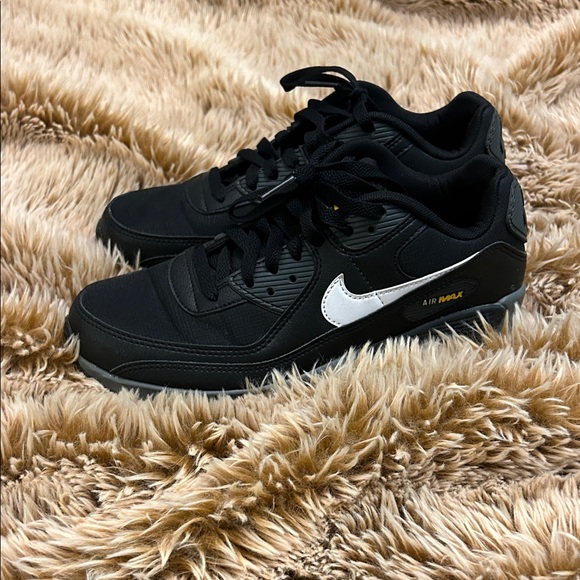 Nike Air Max Black with White with Grey Accent Sneakers Big Kid's - Picture 1 of 5